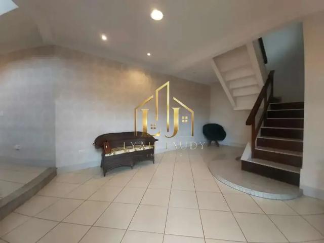 Casa / Sobrado para Venda em Cuiabá/MT Jardim Califórnia 4 Quartos