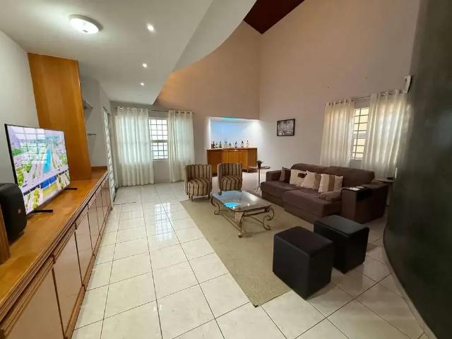Casa / Sobrado para Venda em Cuiabá/MT Jardim Califórnia 5 Quartos