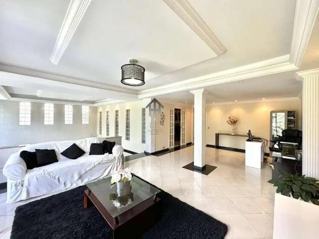 Casa / Sobrado para Venda em Curitiba/PR Mercês 5 Quartos