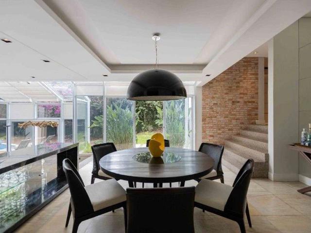 Casa / Sobrado para Venda em Curitiba/PR Mossunguê 5 Quartos