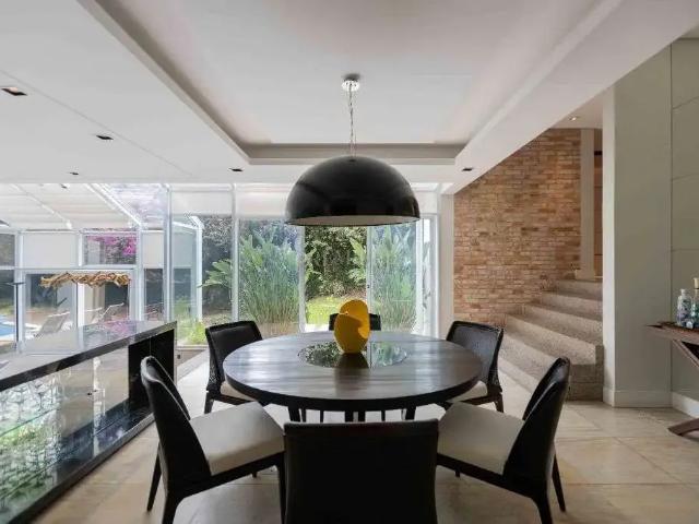 Casa / Sobrado para Venda em Curitiba/PR Mossunguê 5 Quartos
