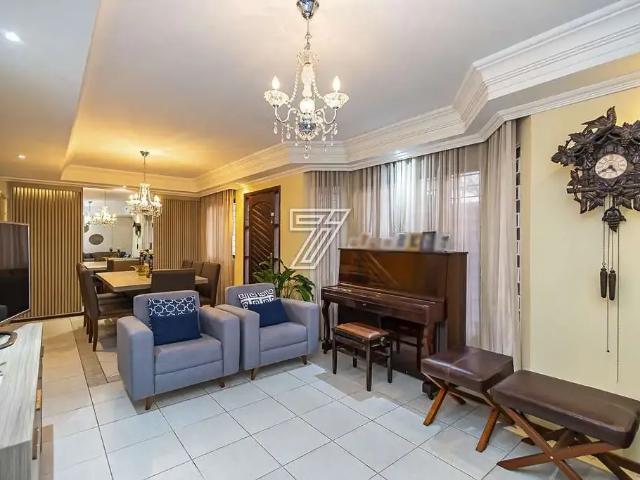 Casa / Sobrado para Venda em Curitiba/PR Novo Mundo 3 Quartos