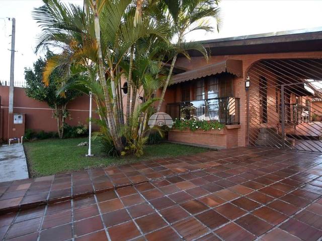 Casa / Sobrado para Venda em Curitiba/PR Novo Mundo 3 Quartos