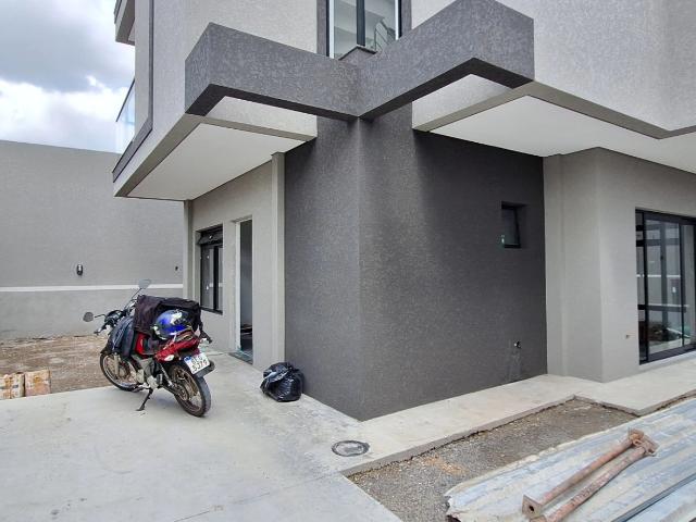 Casa / Sobrado para Venda em Curitiba/PR Novo Mundo 3 Quartos
