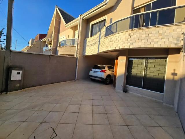 Casa / Sobrado para Venda em Curitiba/PR Novo Mundo 3 Quartos
