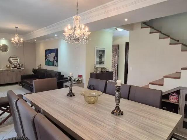 Casa / Sobrado para Venda em Curitiba/PR Novo Mundo 3 Quartos