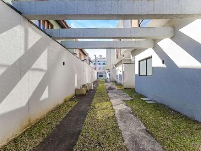 Casa / Sobrado para Venda em Curitiba/PR Novo Mundo 3 Quartos