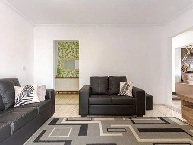 Casa / Sobrado para Venda em Curitiba/PR Novo Mundo 4 Quartos