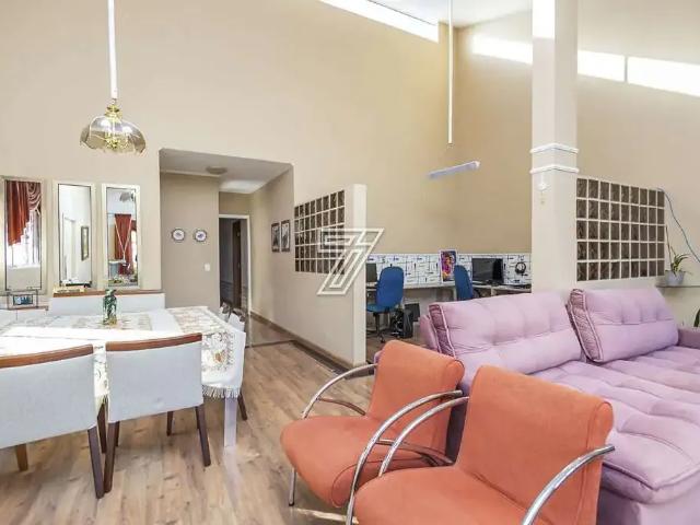 Casa / Sobrado para Venda em Curitiba/PR Novo Mundo 4 Quartos