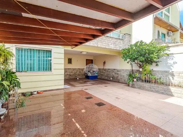 Casa / Sobrado para Venda em Curitiba/PR Atuba 4 Quartos