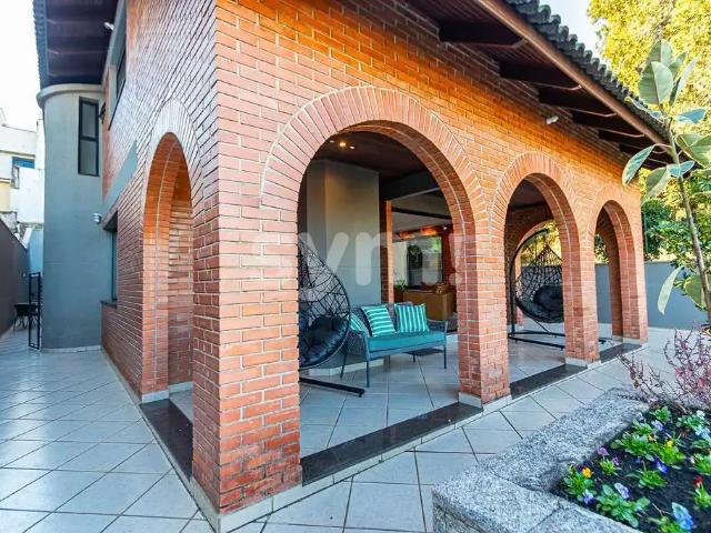 Casa / Sobrado para Venda em Curitiba/PR Ahú 4 Quartos