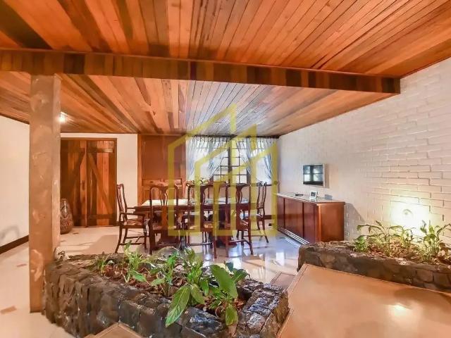 Casa / Sobrado para Venda em Curitiba/PR Ahú 5 Quartos