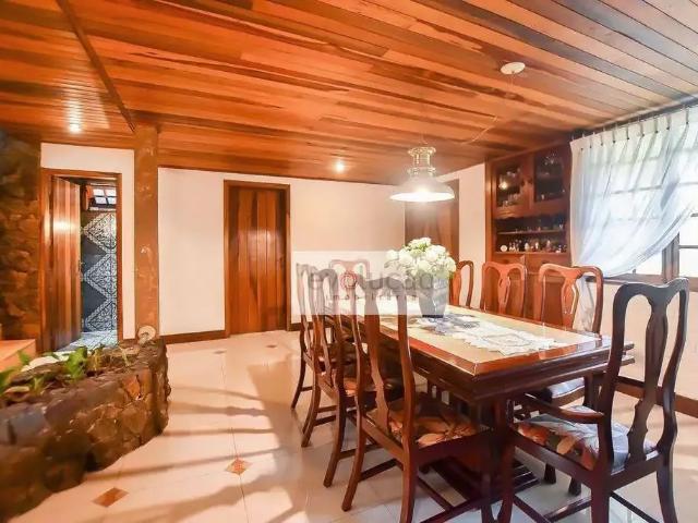 Casa / Sobrado para Venda em Curitiba/PR Ahú 5 Quartos