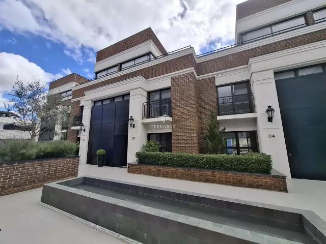Casa / Sobrado para Venda em Curitiba/PR Ahú 3 Quartos