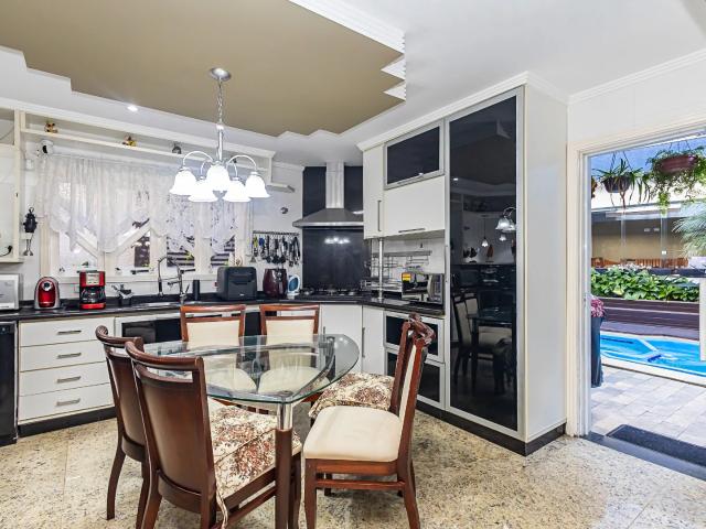 Casa / Sobrado para Venda em Curitiba/PR Barreirinha 4 Quartos