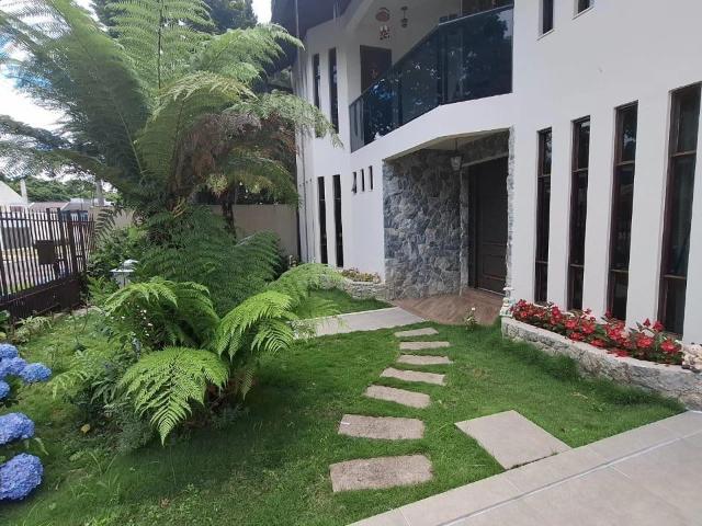 Casa / Sobrado para Venda em Curitiba/PR Boa Vista 4 Quartos