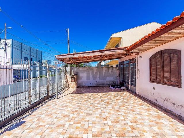 Casa / Sobrado para Venda em Curitiba/PR Cajuru 5 Quartos