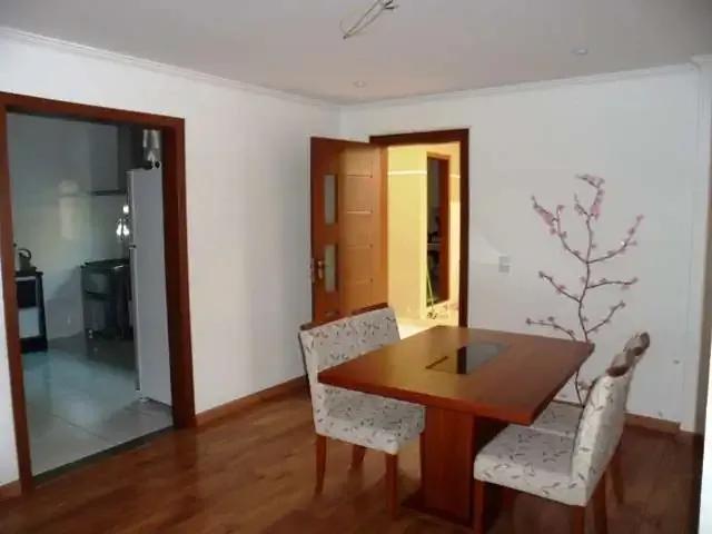 Casa / Sobrado para Venda em Curitiba/PR Cajuru 5 Quartos