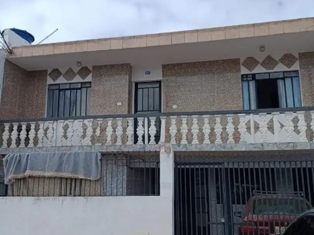 Casa / Sobrado para Venda em Curitiba/PR Cajuru 9 Quartos