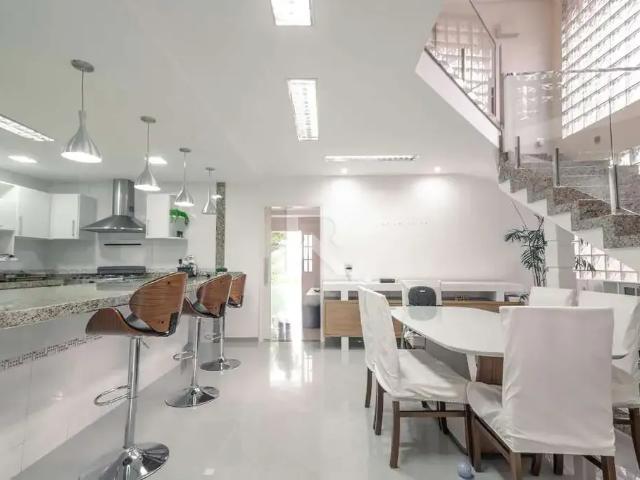Casa / Sobrado para Venda em Curitiba/PR Campo Comprido 4 Quartos