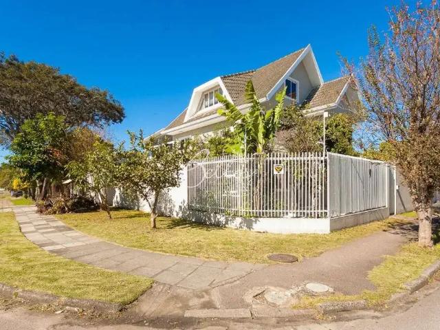 Casa / Sobrado para Venda em Curitiba/PR Capão da Imbuia 3 Quartos