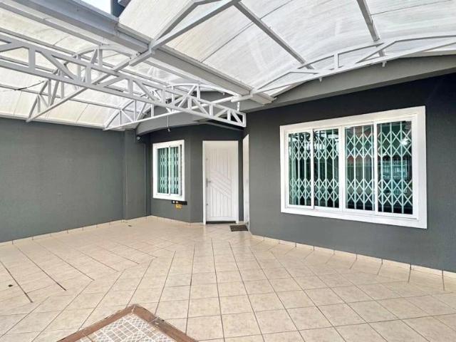 Casa / Sobrado para Venda em Curitiba/PR Capão Raso 3 Quartos