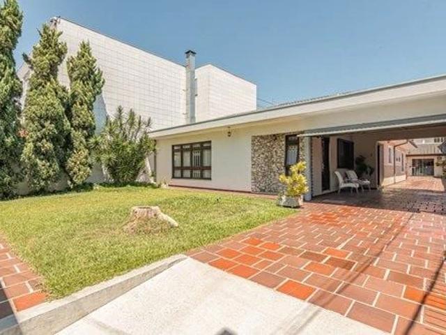 Casa / Sobrado para Venda em Curitiba/PR Fanny 4 Quartos