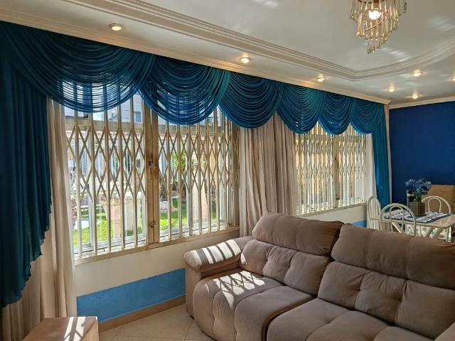 Casa / Sobrado para Venda em Curitiba/PR Fazendinha 4 Quartos