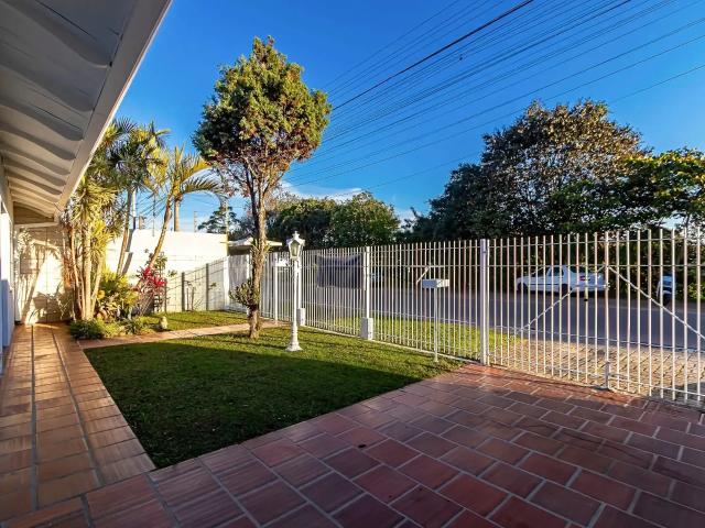 Casa / Sobrado para Venda em Curitiba/PR Guabirotuba 3 Quartos