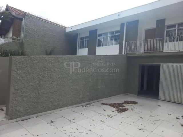 Casa / Sobrado para Venda em Curitiba/PR Guabirotuba 3 Quartos
