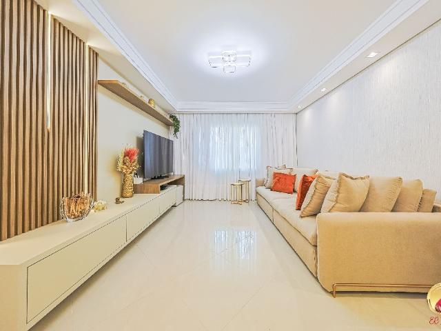 Casa / Sobrado para Venda em Curitiba/PR Guabirotuba 4 Quartos