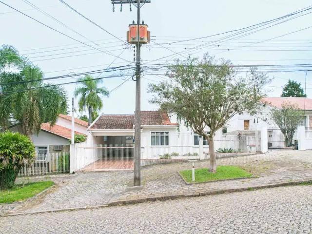 Casa / Sobrado para Venda em Curitiba/PR Guabirotuba 4 Quartos