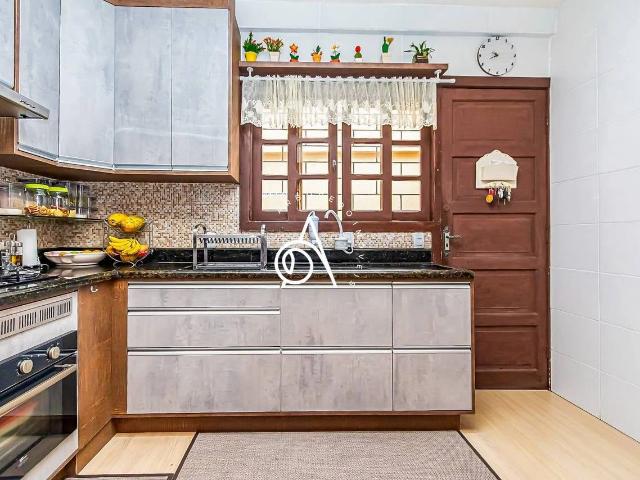 Casa / Sobrado para Venda em Curitiba/PR Guabirotuba 4 Quartos