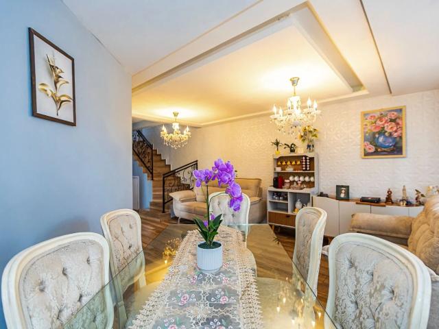 Casa / Sobrado para Venda em Curitiba/PR Guabirotuba 4 Quartos