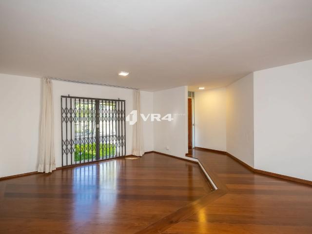 Casa / Sobrado para Venda em Curitiba/PR Guabirotuba 5 Quartos