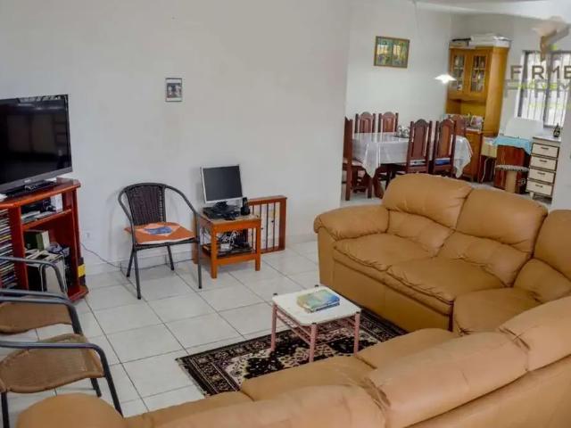 Casa / Sobrado para Venda em Curitiba/PR Guaíra 4 Quartos