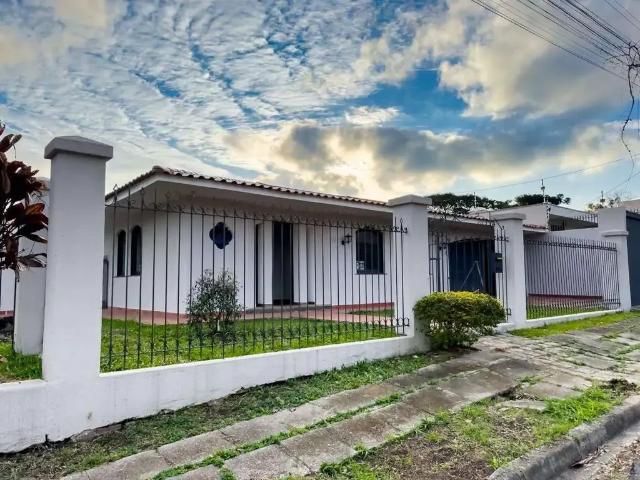 Casa / Sobrado para Venda em Curitiba/PR Jardim Social 3 Quartos