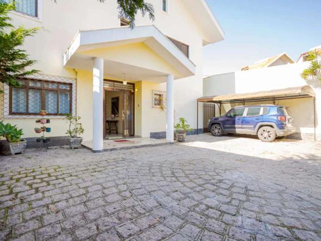 Casa / Sobrado para Venda em Curitiba/PR Parolin 5 Quartos