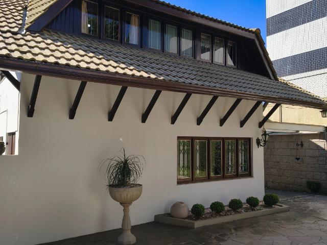 Casa / Sobrado para Venda em Curitiba/PR Portão 4 Quartos