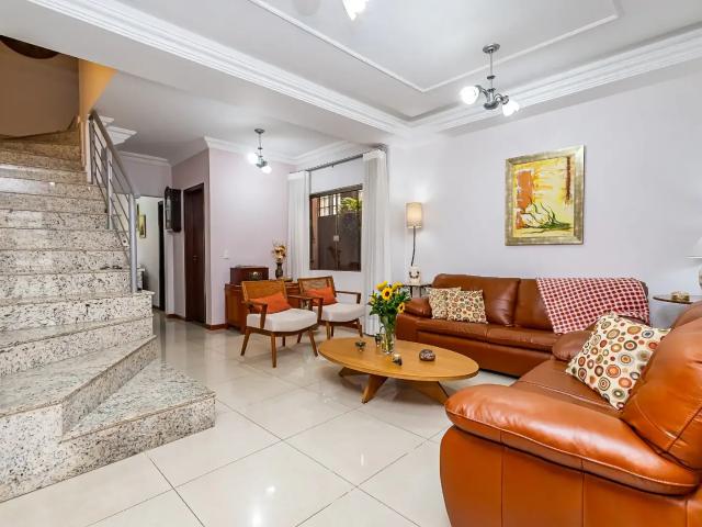 Casa / Sobrado para Venda em Curitiba/PR Portão 4 Quartos