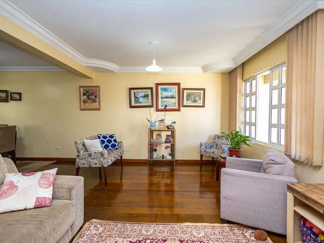Casa / Sobrado para Venda em Curitiba/PR Portão 4 Quartos