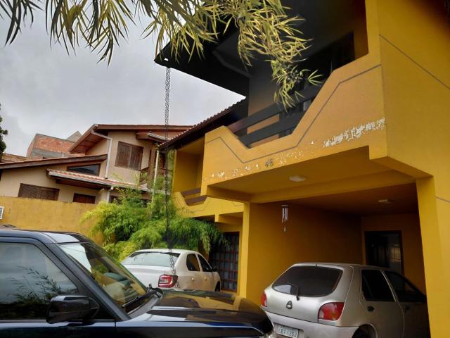 Casa / Sobrado para Venda em Curitiba/PR Portão 4 Quartos