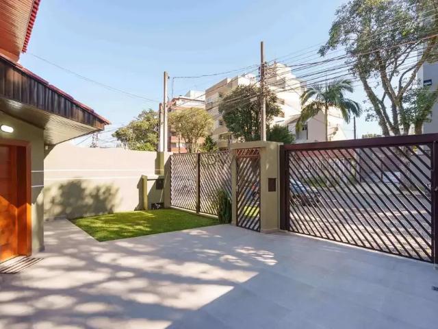 Casa / Sobrado para Venda em Curitiba/PR Portão 5 Quartos
