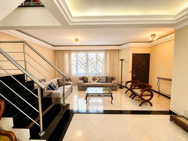 Casa / Sobrado para Venda em Curitiba/PR Portão 3 Quartos