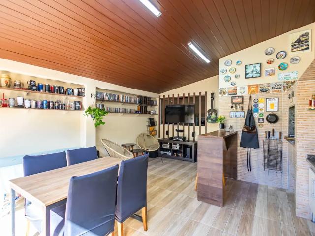 Casa / Sobrado para Venda em Curitiba/PR Portão 3 Quartos