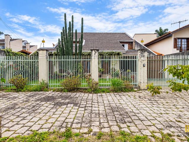 Casa / Sobrado para Venda em Curitiba/PR Santa Felicidade 4 Quartos