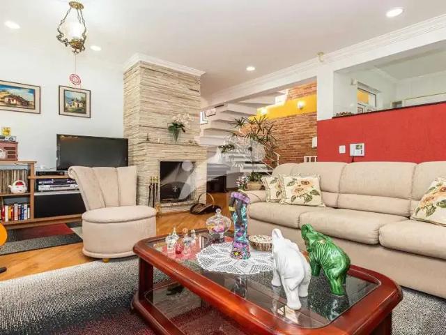 Casa / Sobrado para Venda em Curitiba/PR Seminário 4 Quartos