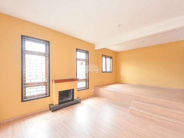 Casa / Sobrado para Venda em Curitiba/PR Seminário 4 Quartos