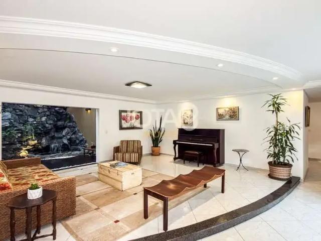 Casa / Sobrado para Venda em Curitiba/PR Seminário 5 Quartos