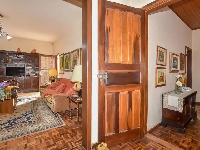 Casa / Sobrado para Venda em Curitiba/PR Tarumã 3 Quartos